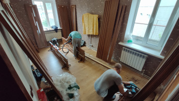 У вас є майстри з монтажу дверей?